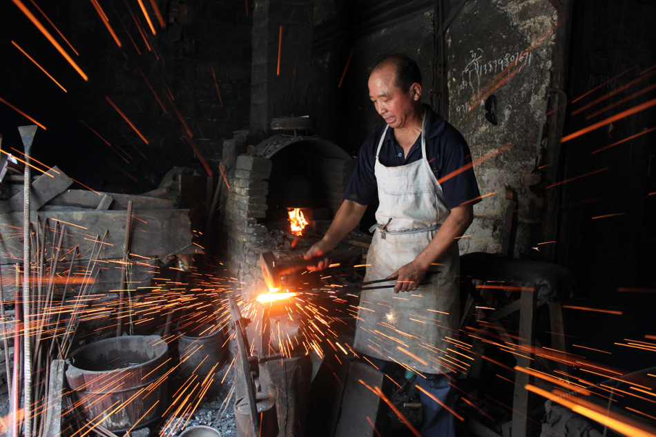 千锤百炼，揭秘属虎人的坚韧与成功之路