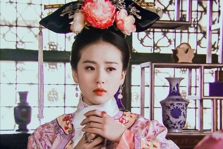 头戴花冠穿锦衣，生肖之谜的全面解析