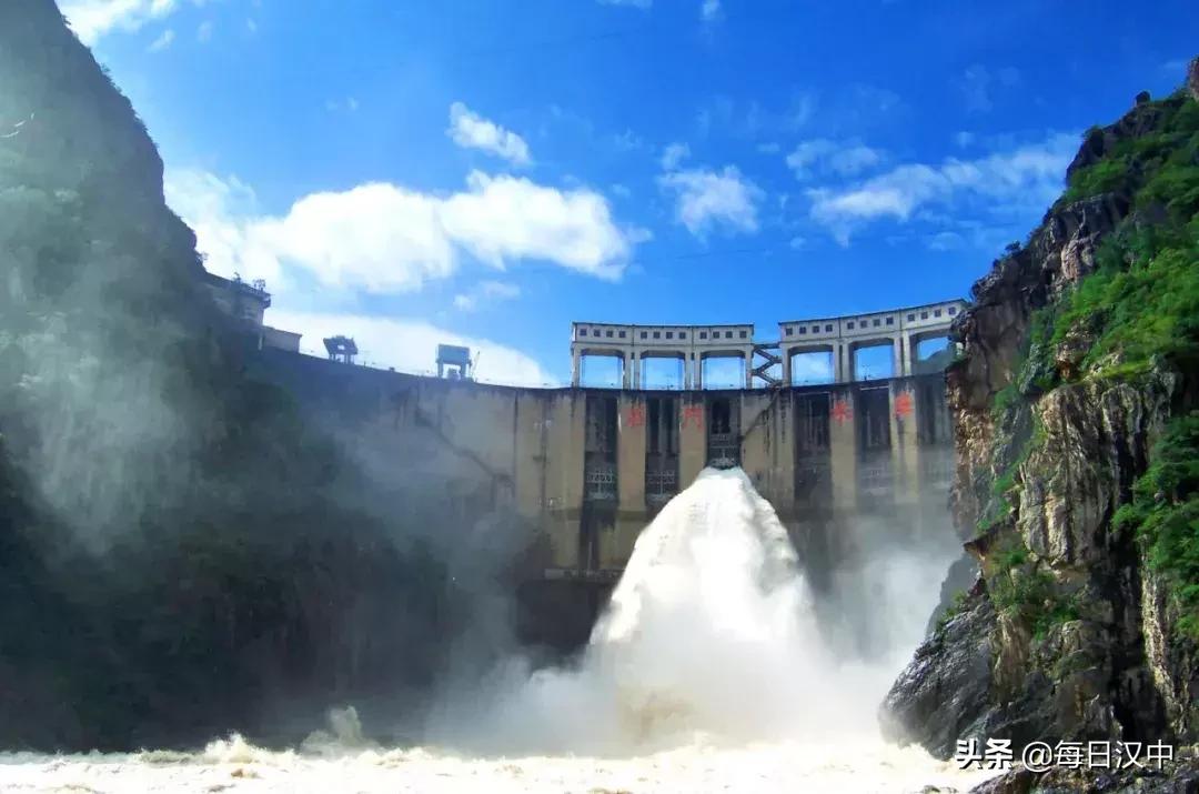 遇水叠桥，揭秘生肖中的智慧与勇气