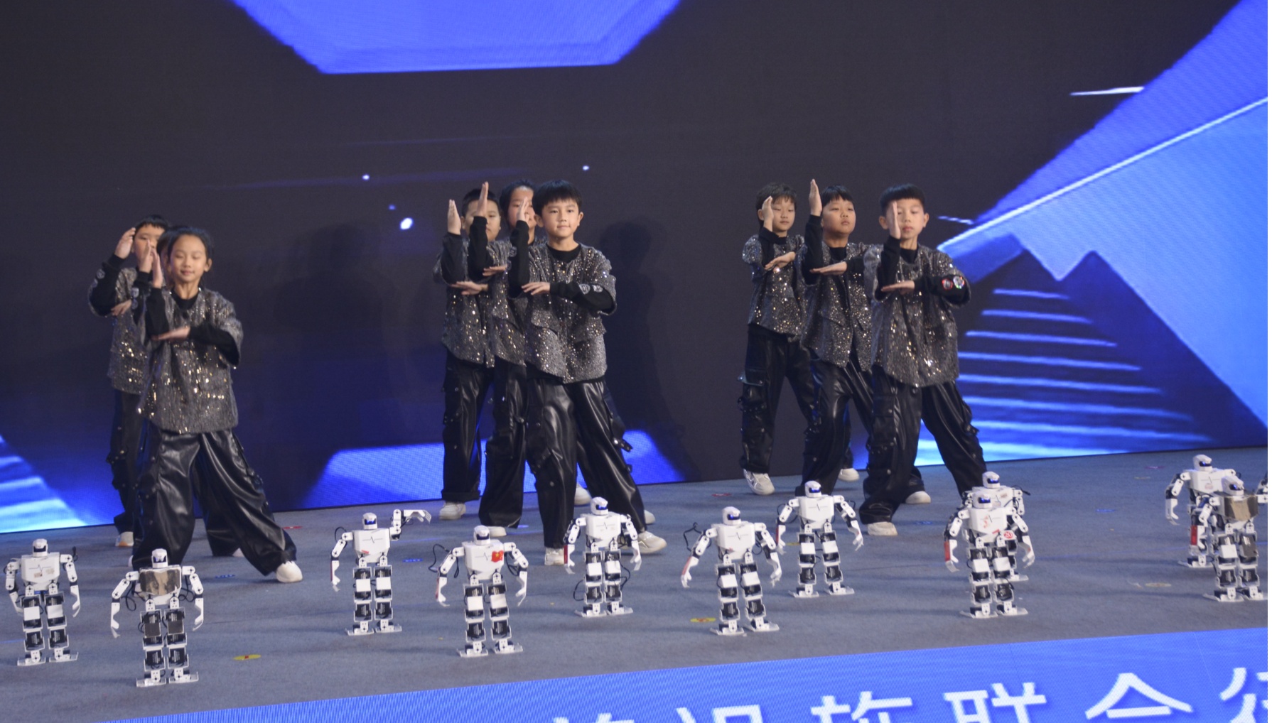 揭秘前程万里所指的生肖，马，跃动未来