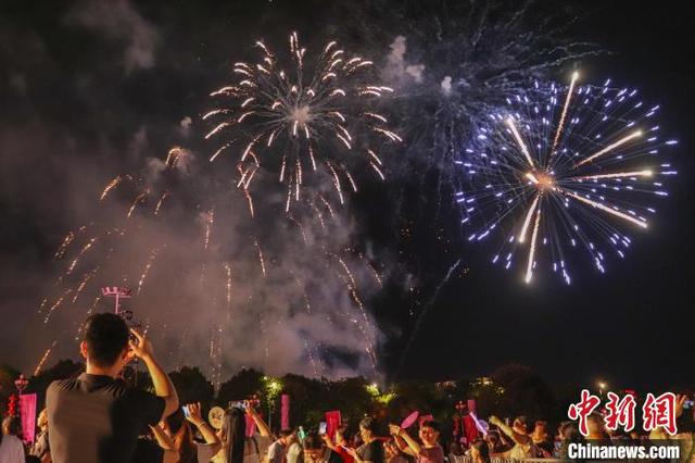 烟火绚丽打一生肖、网络解释落实 烟火绚丽打一生肖、网络解释落实