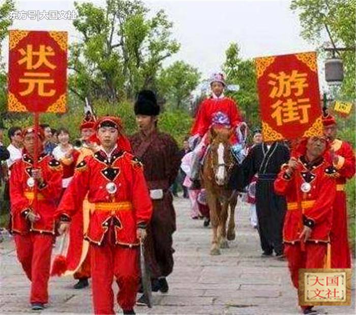 状元武士带红花，揭秘生肖之谜与文化寓意