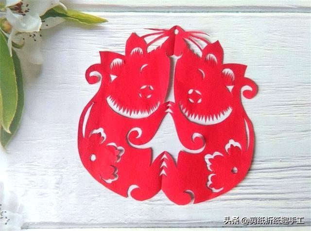 凤头猪肚,生肖中的智慧与寓意 凤头猪肚,生肖中的智慧与寓意