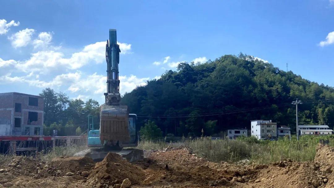 倾城一笑百媚生是什么意思、正确解释与落实 倾城一笑百媚生是什么意思、正确解释与落实