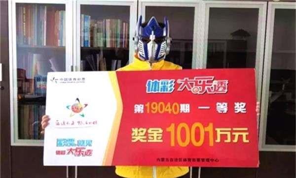 二五回头今中彩,生肖之谜与友爱作答的深层解读 二五回头今中彩,生肖之谜与友爱作答的深层解读