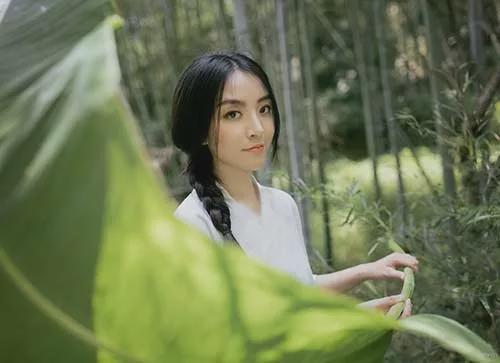 揭秘花枝招展背后的生肖谜题,谜底即将揭晓 揭秘花枝招展背后的生肖谜题,谜底即将揭晓